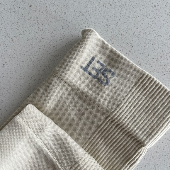 SET active Sculptflex Leggings - Oat Milk - Picture 3 of 5